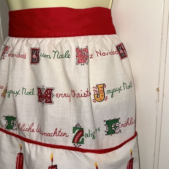 Vintage mid century Christmas apron with 2 large front pockets - Picture 2 of 9